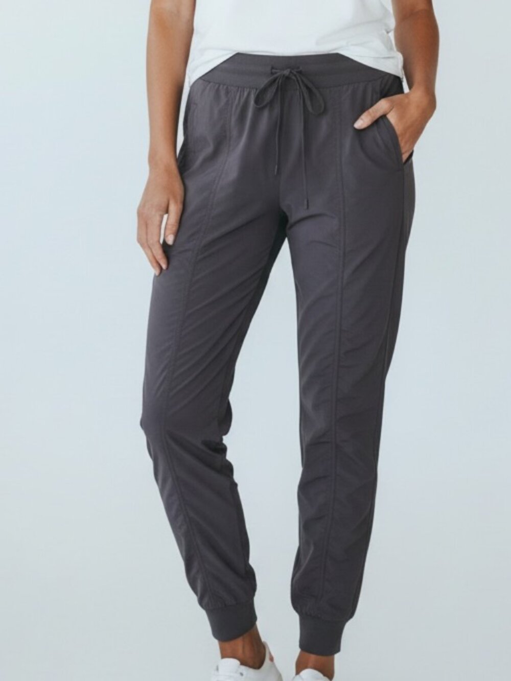 Athleta Mid Rise Attitude Pant Jogger Leg Athletic Pants Deep Purple size 6